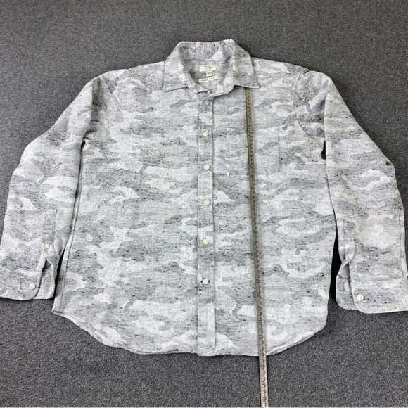 Club Monaco Camo Slim Fit Japanese Fabric Button
Up Shirt Men’s Size Large. - Picture 8 of 9